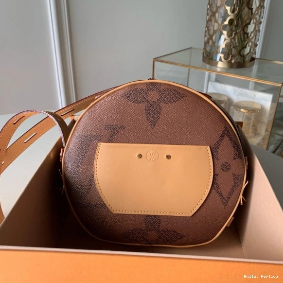 Affordable PETITE Louis CHAPEAU Vuitton BOITE 0814